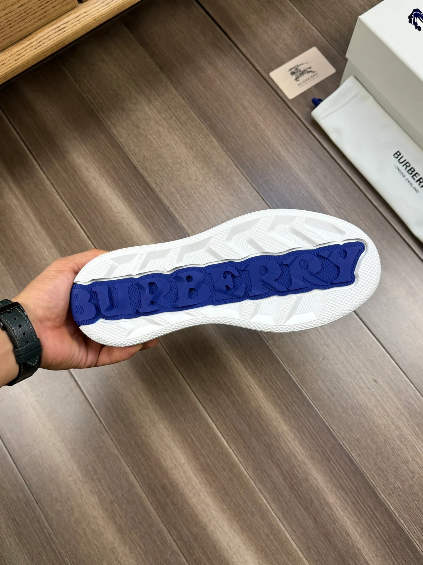 P380 [BURBERRY] Burberry - Upper: imported 🔝 brand totem cloth, heel brand webbing decoration - Inner: water-dyed cowhide - Outsole: ultra-light rubber; two-color molded outsole - Super high quality control, fine workmanship: highlighted (high-end, extravagance, grade) -Size: 38-44 (Male 45, can be customized)